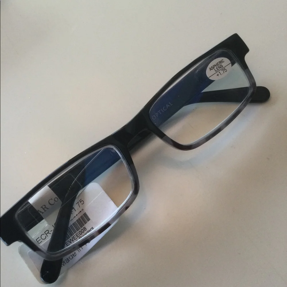 I Heart Eyewear stylish brown